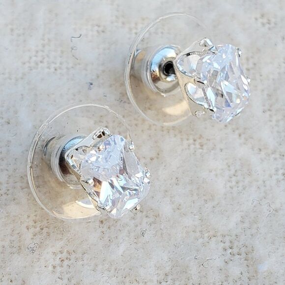 3/$10 NWOT Rectangular crystal/gem earrings - Picture 2 of 7